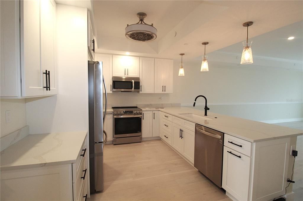 For Rent: $3,595 (3 beds, 2 baths, 1937 Square Feet)