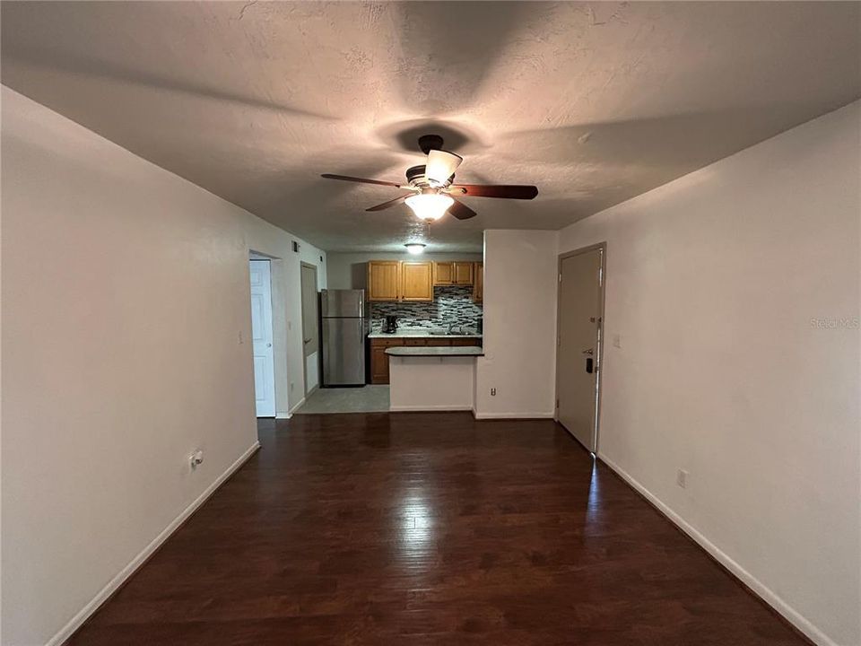 出租: $1,100 (1 贝兹, 1 浴室, 576 平方英尺)