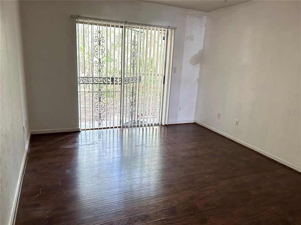 出租: $1,100 (1 贝兹, 1 浴室, 576 平方英尺)