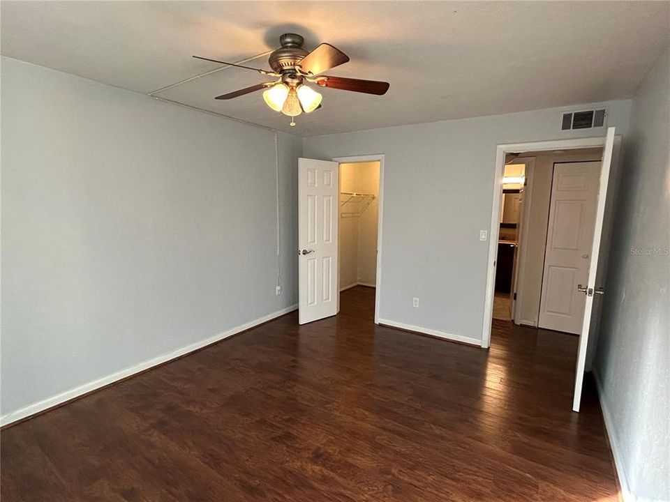 出租: $1,100 (1 贝兹, 1 浴室, 576 平方英尺)