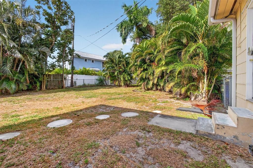 На продажу: $325,000 (2 спален, 2 ванн, 1524 Квадратных фут)