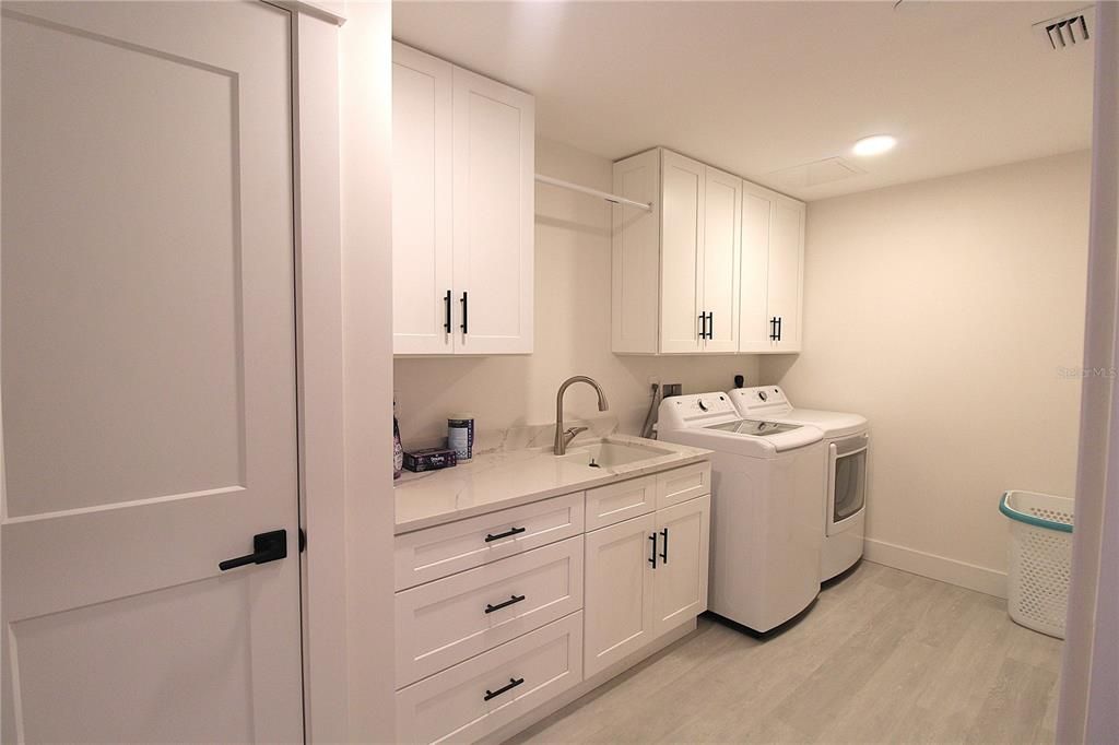 For Rent: $3,795 (3 beds, 2 baths, 1937 Square Feet)