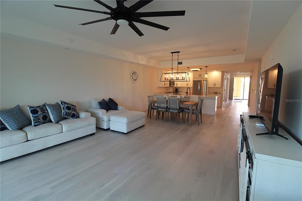 For Rent: $3,795 (3 beds, 2 baths, 1937 Square Feet)