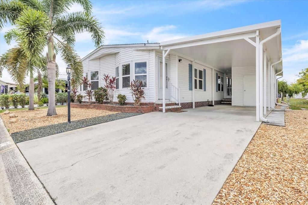 For Sale: $165,000 (2 beds, 2 baths, 1316 Square Feet)