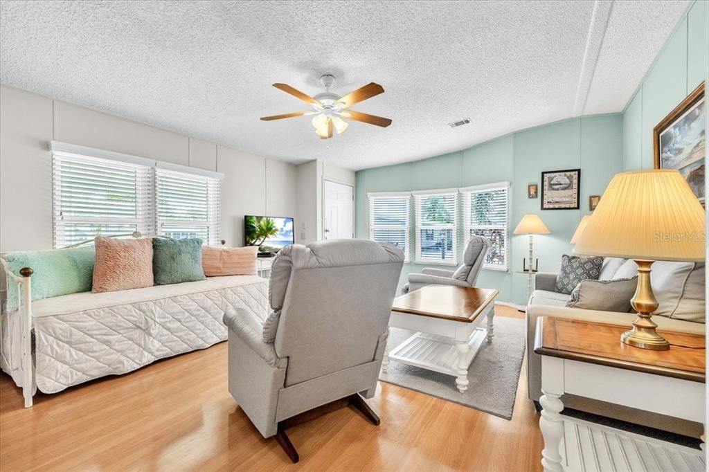 For Sale: $165,000 (2 beds, 2 baths, 1316 Square Feet)