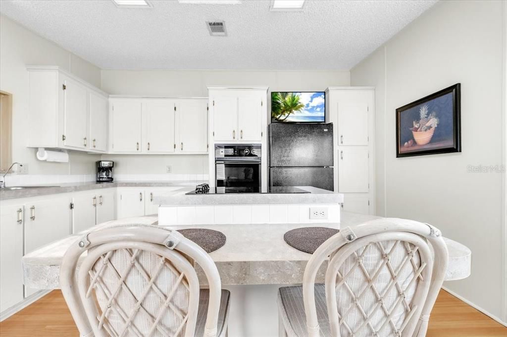 For Sale: $165,000 (2 beds, 2 baths, 1316 Square Feet)