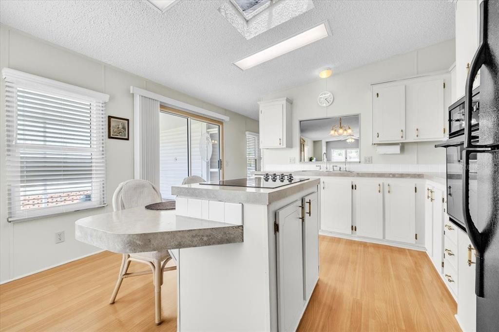 For Sale: $165,000 (2 beds, 2 baths, 1316 Square Feet)