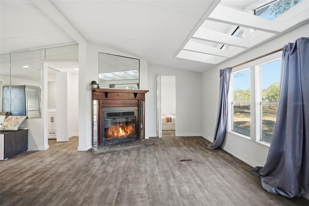 For Sale: $286,900 (3 beds, 2 baths, 1500 Square Feet)