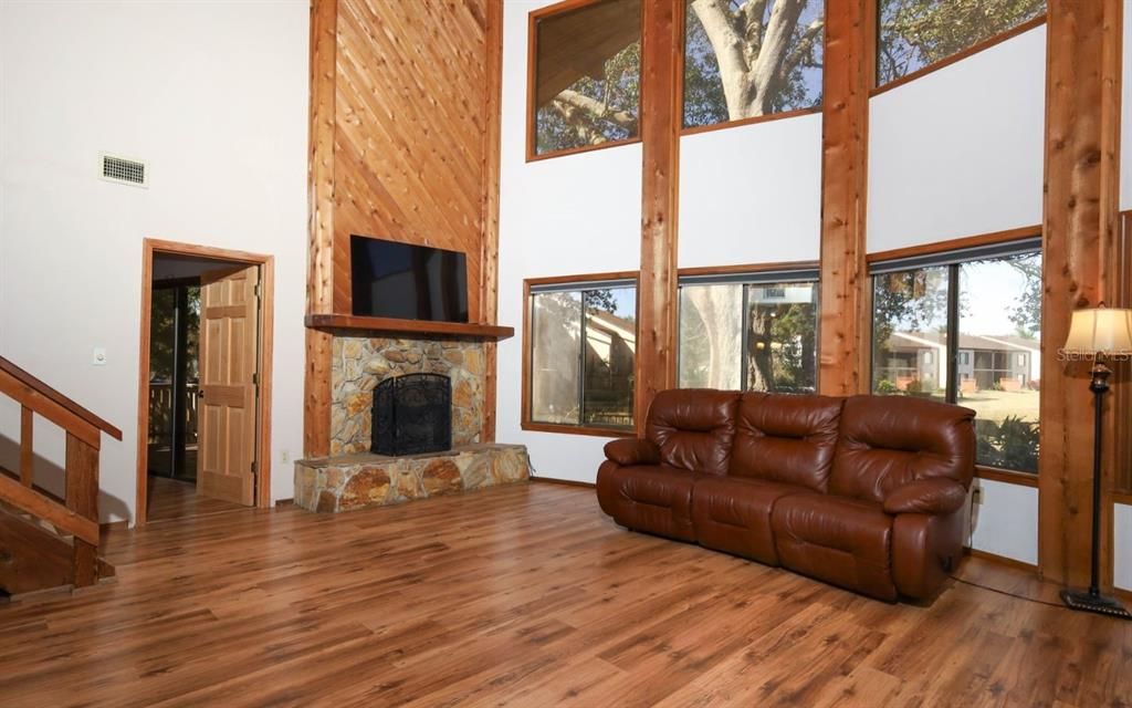 Activo con contrato: $340,000 (3 camas, 3 baños, 1868 Pies cuadrados)