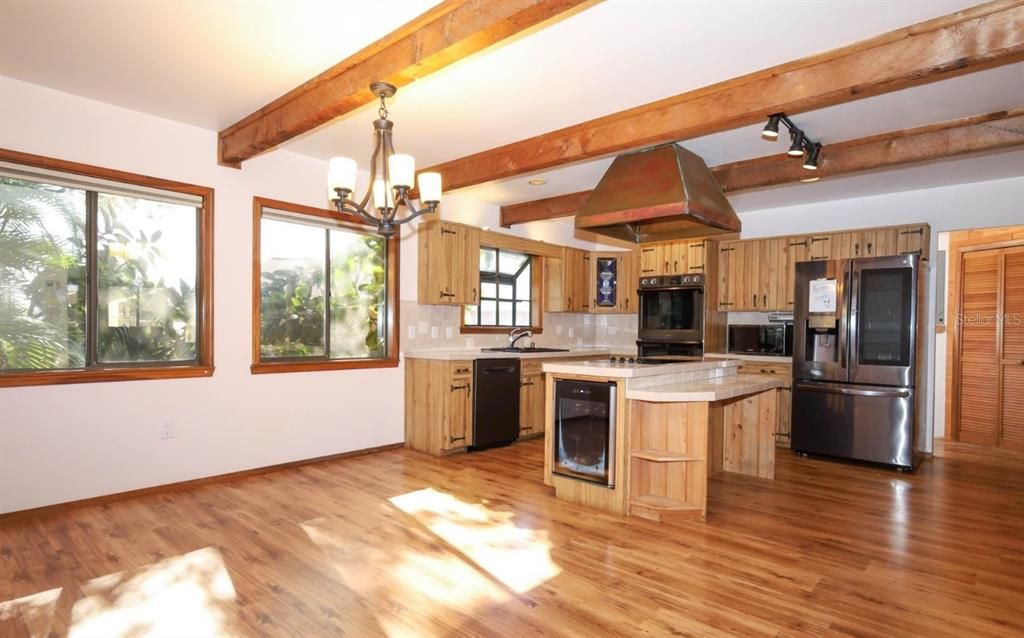 Activo con contrato: $340,000 (3 camas, 3 baños, 1868 Pies cuadrados)