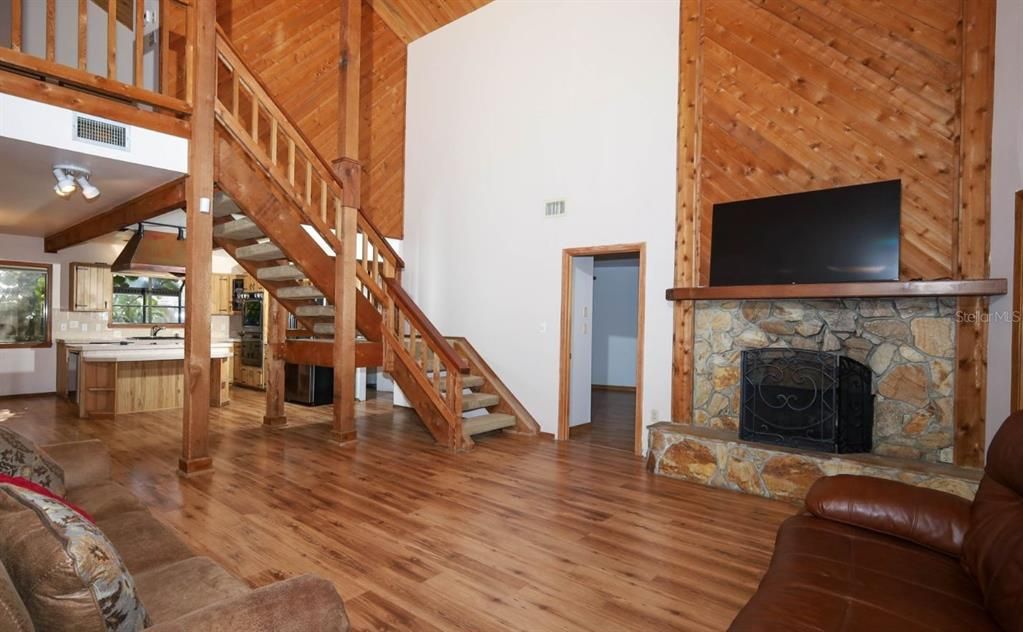 Activo con contrato: $340,000 (3 camas, 3 baños, 1868 Pies cuadrados)