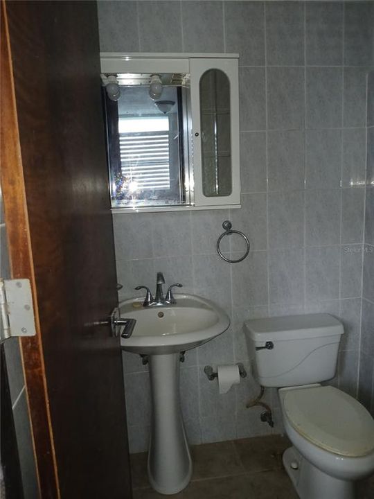 На продажу: $370,000 (4 спален, 2 ванн, 1700 Квадратных фут)