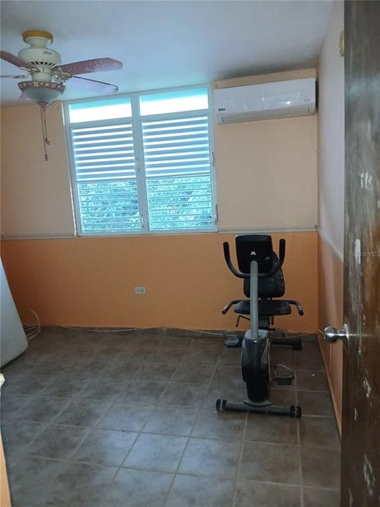 На продажу: $370,000 (4 спален, 2 ванн, 1700 Квадратных фут)