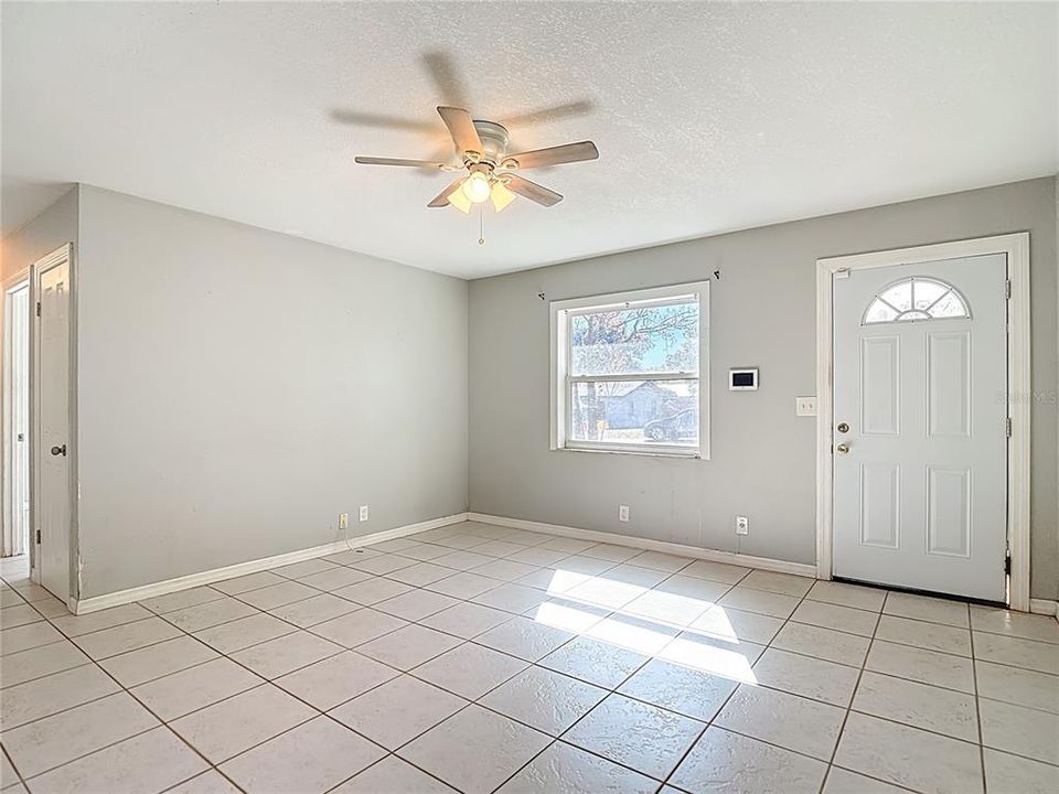 Activo con contrato: $144,900 (3 camas, 1 baños, 1099 Pies cuadrados)