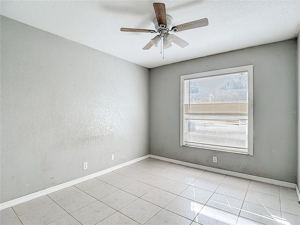 Activo con contrato: $144,900 (3 camas, 1 baños, 1099 Pies cuadrados)