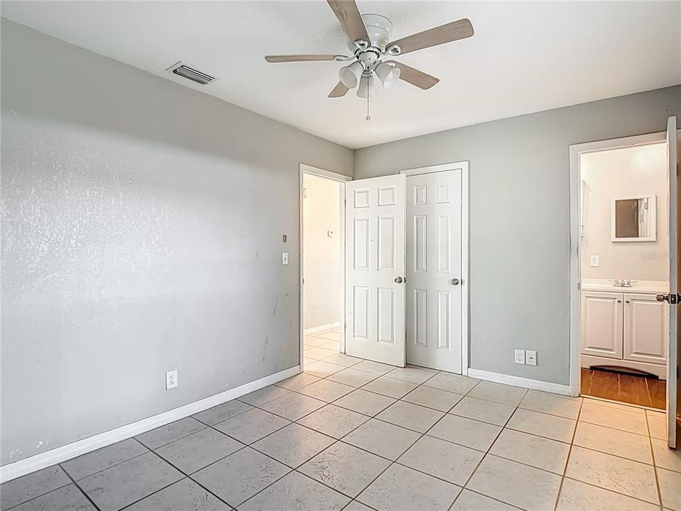 Activo con contrato: $144,900 (3 camas, 1 baños, 1099 Pies cuadrados)