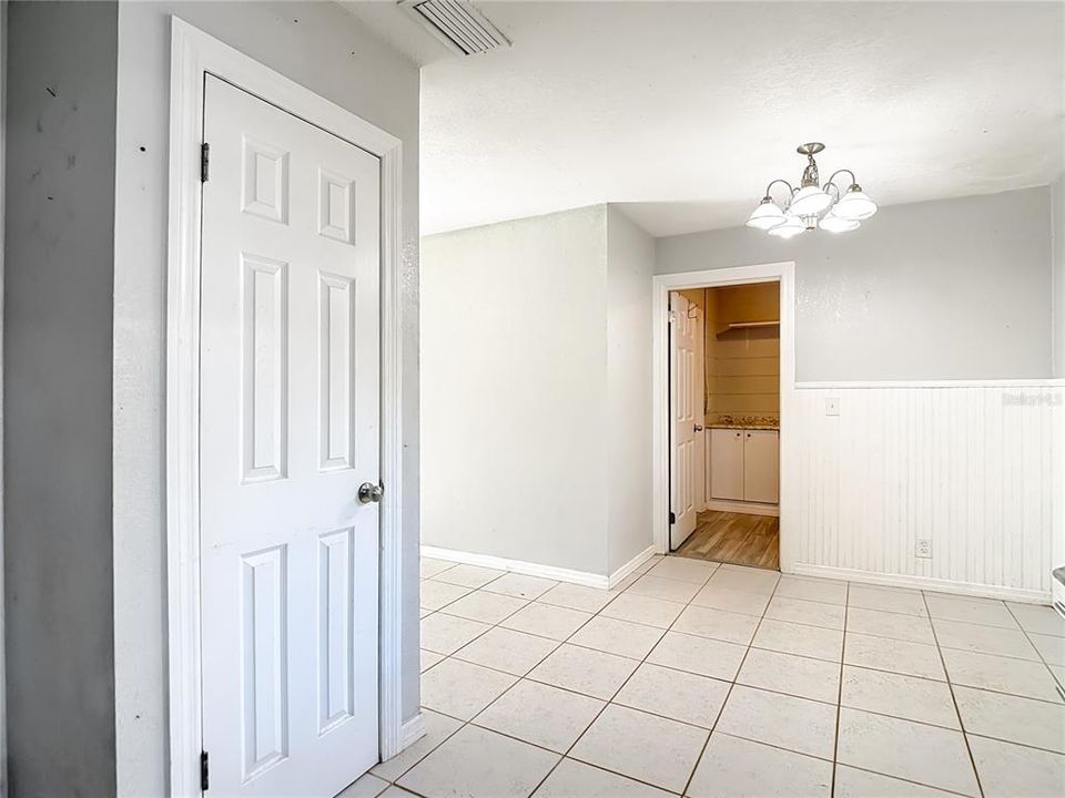Activo con contrato: $144,900 (3 camas, 1 baños, 1099 Pies cuadrados)