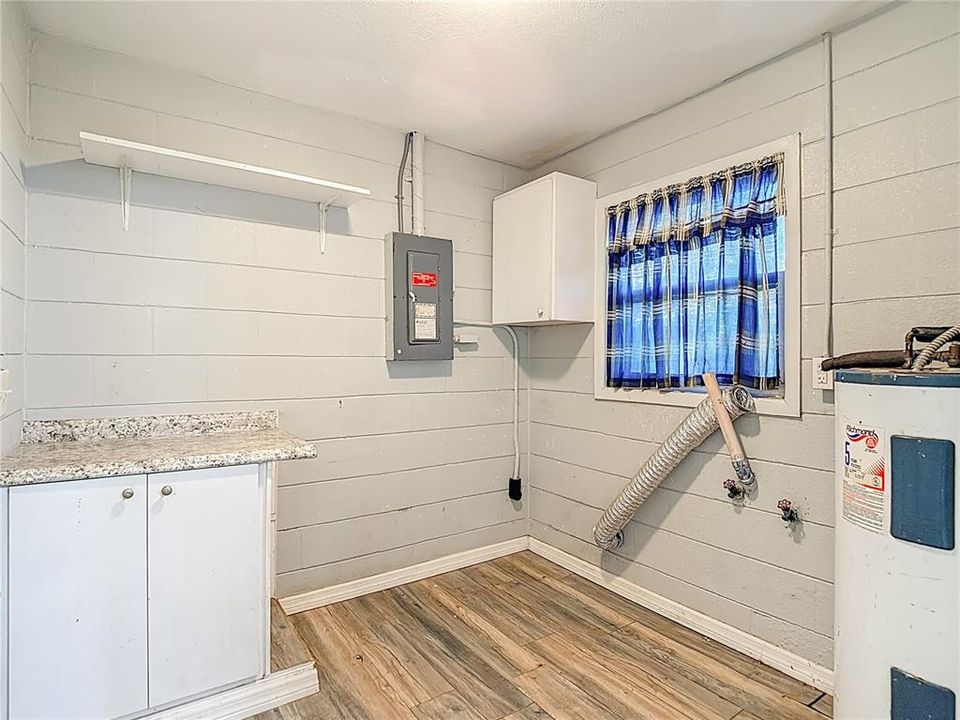 Activo con contrato: $144,900 (3 camas, 1 baños, 1099 Pies cuadrados)