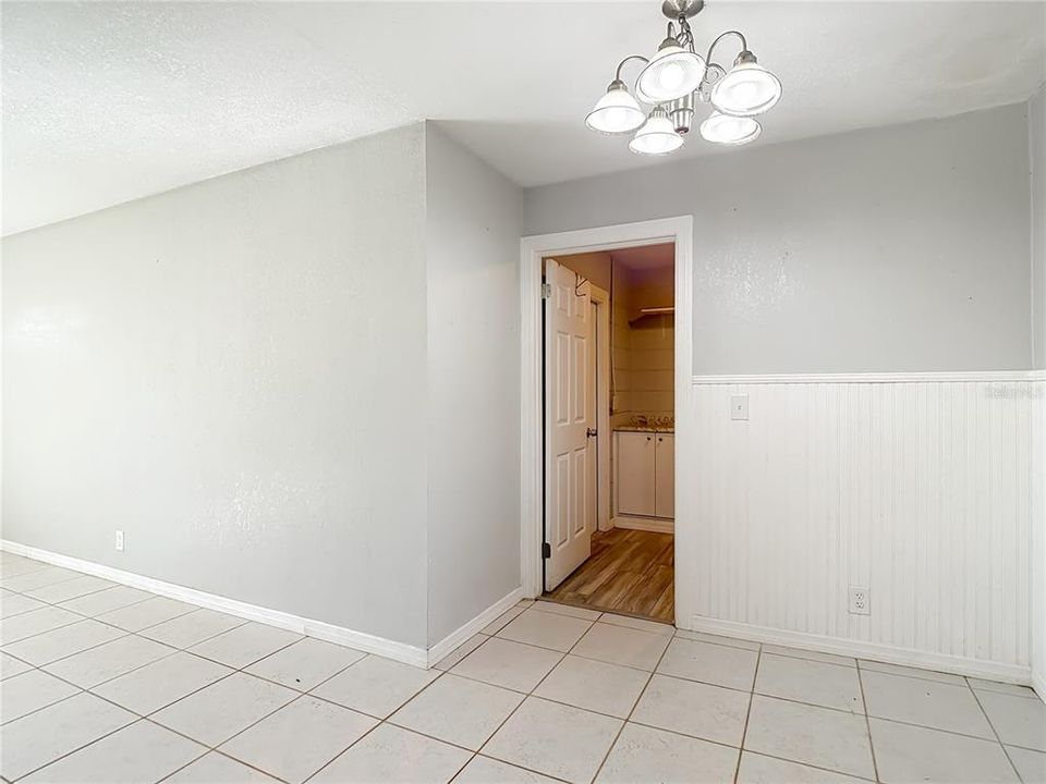 Activo con contrato: $144,900 (3 camas, 1 baños, 1099 Pies cuadrados)