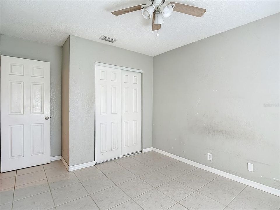 Activo con contrato: $144,900 (3 camas, 1 baños, 1099 Pies cuadrados)