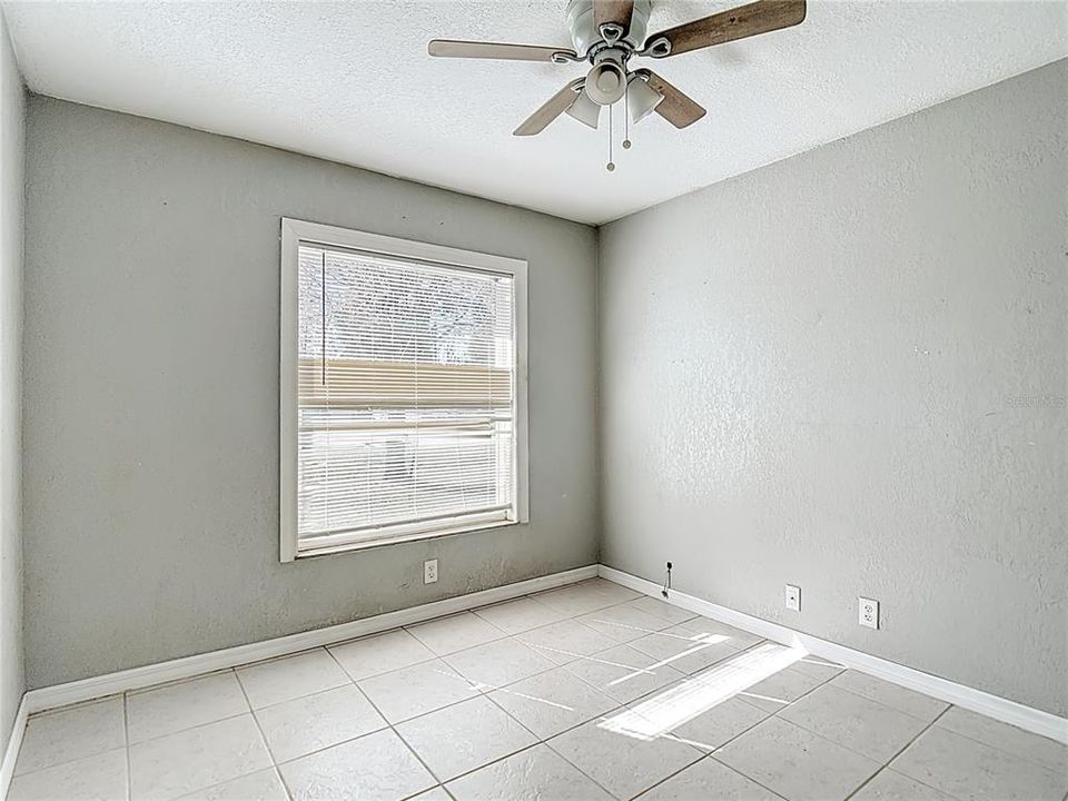 Activo con contrato: $144,900 (3 camas, 1 baños, 1099 Pies cuadrados)
