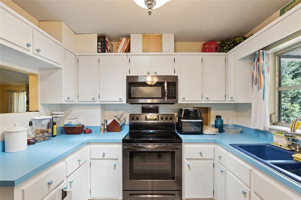 For Sale: $709,000 (4 beds, 2 baths, 2314 Square Feet)