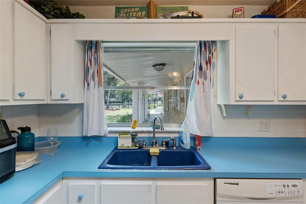 For Sale: $709,000 (4 beds, 2 baths, 2314 Square Feet)