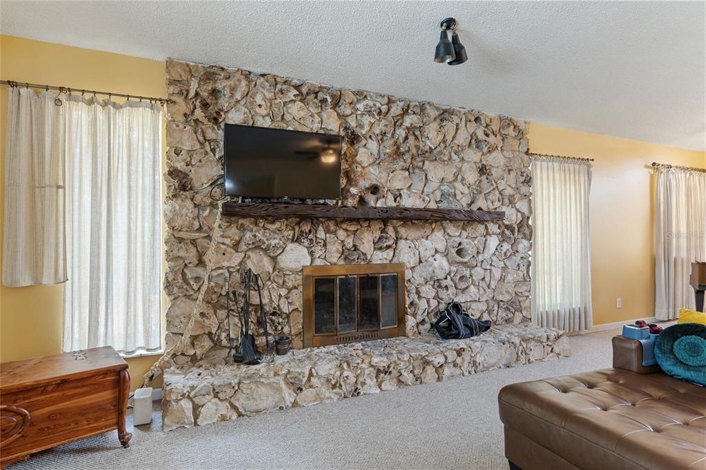 For Sale: $709,000 (4 beds, 2 baths, 2314 Square Feet)