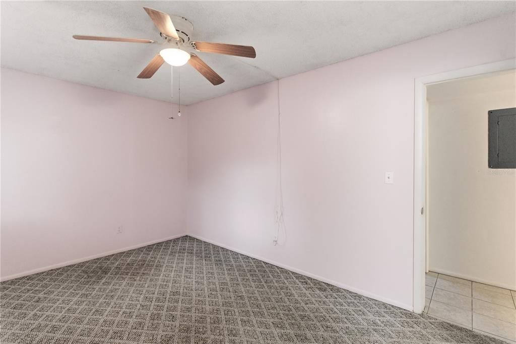 Activo con contrato: $89,000 (2 camas, 1 baños, 1054 Pies cuadrados)