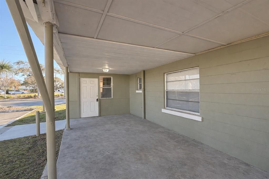 Active With Contract: $239,900 (2 beds, 1 baths, 736 Square Feet)