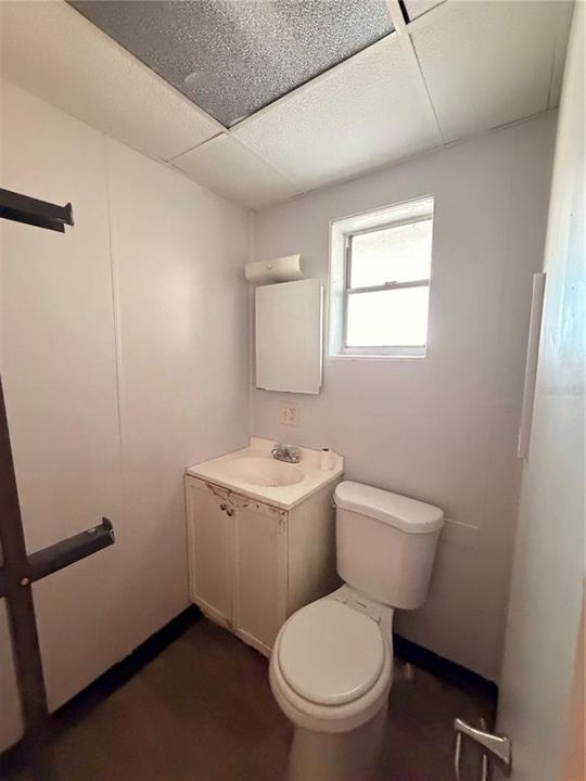 Active With Contract: $239,900 (2 beds, 1 baths, 736 Square Feet)