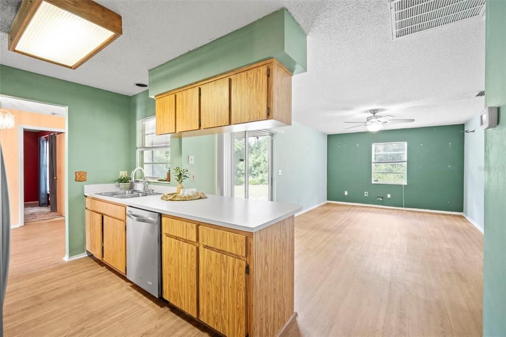 На продажу: $455,000 (3 спален, 2 ванн, 1415 Квадратных фут)