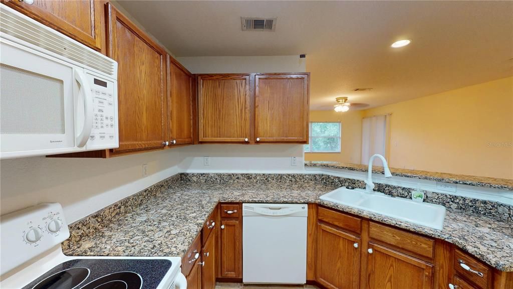 For Sale: $139,900 (2 beds, 2 baths, 1050 Square Feet)