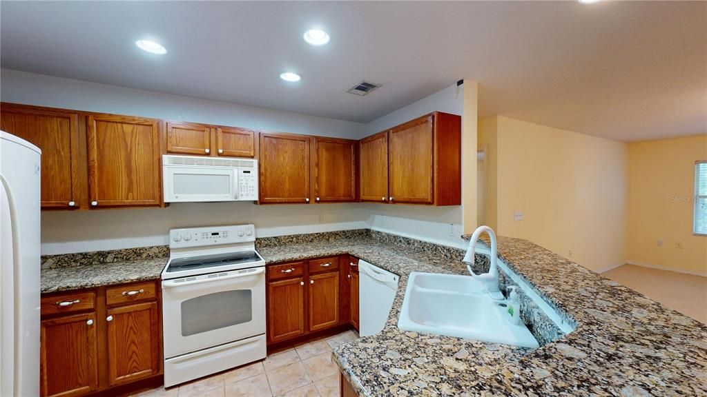 For Sale: $139,900 (2 beds, 2 baths, 1050 Square Feet)