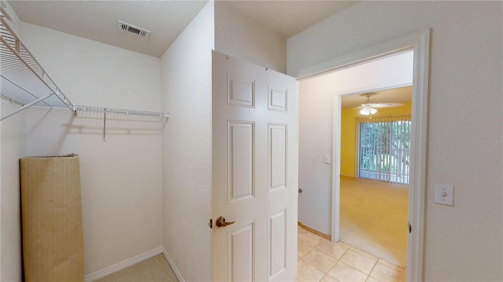 For Sale: $139,900 (2 beds, 2 baths, 1050 Square Feet)