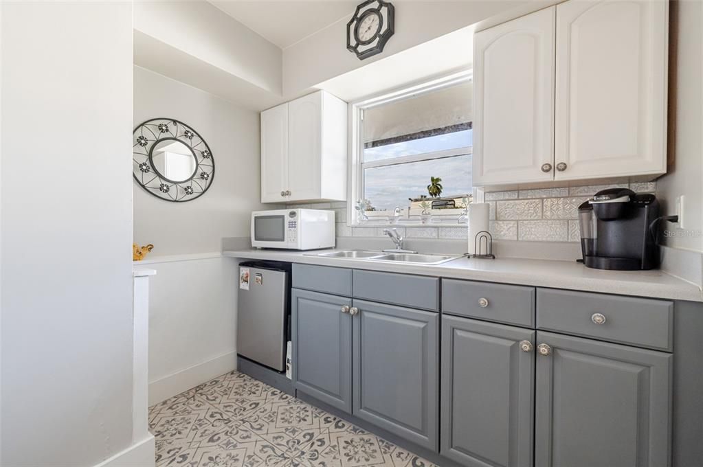 For Sale: $499,000 (0 beds, 0 baths, 1104 Square Feet)
