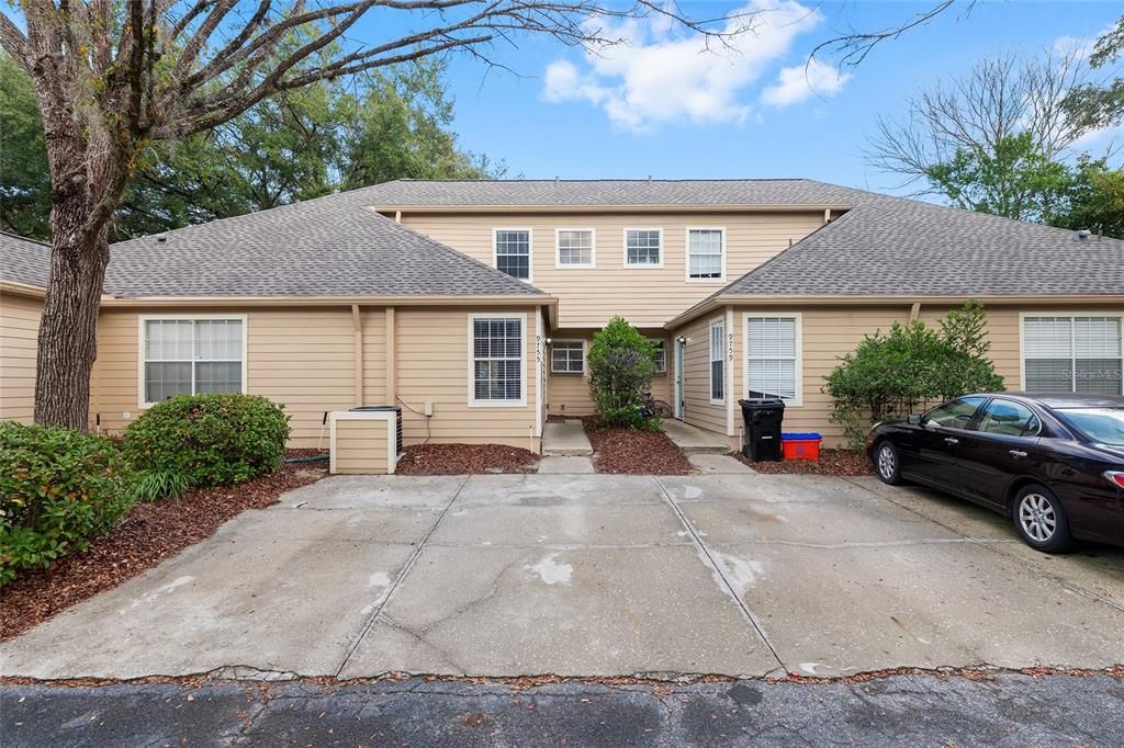 Под контрактом: $214,900 (2 спален, 2 ванн, 1203 Квадратных фут)