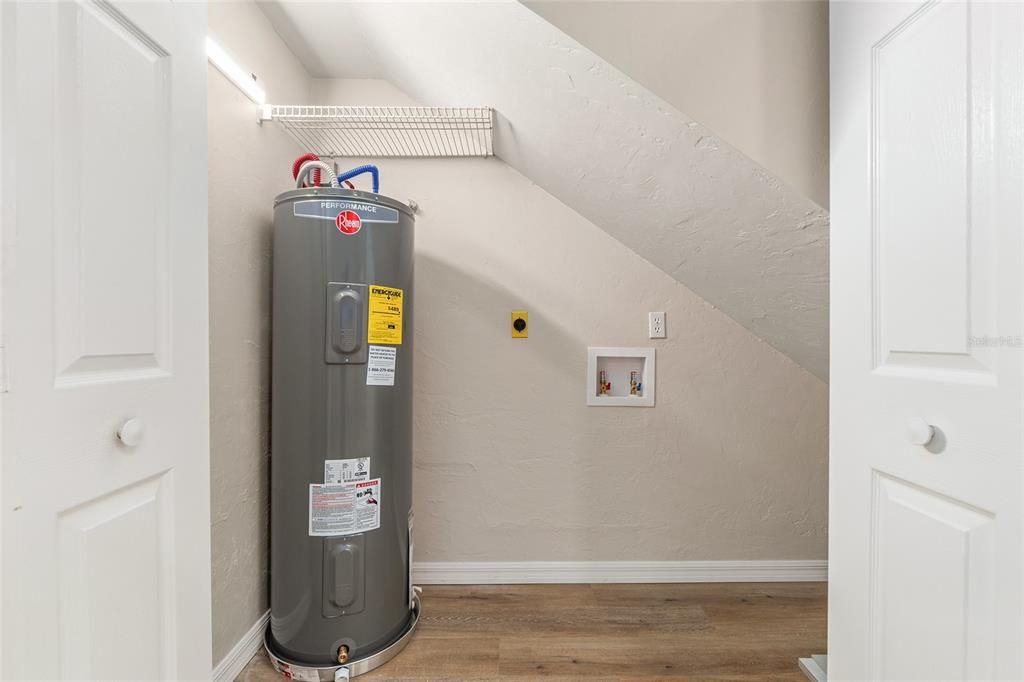 Под контрактом: $214,900 (2 спален, 2 ванн, 1203 Квадратных фут)