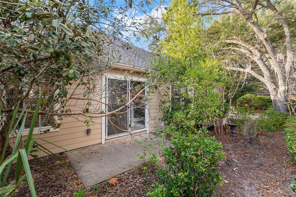 Под контрактом: $214,900 (2 спален, 2 ванн, 1203 Квадратных фут)