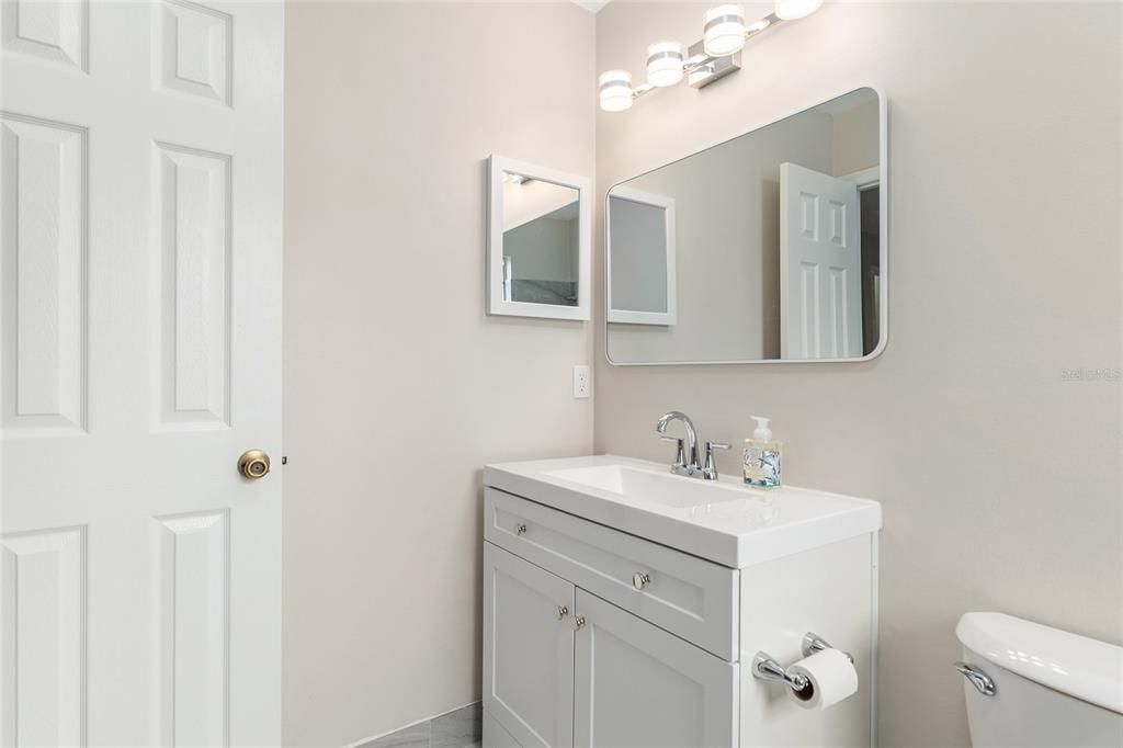 Под контрактом: $214,900 (2 спален, 2 ванн, 1203 Квадратных фут)