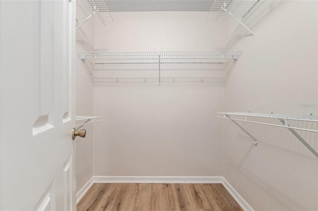 Под контрактом: $214,900 (2 спален, 2 ванн, 1203 Квадратных фут)