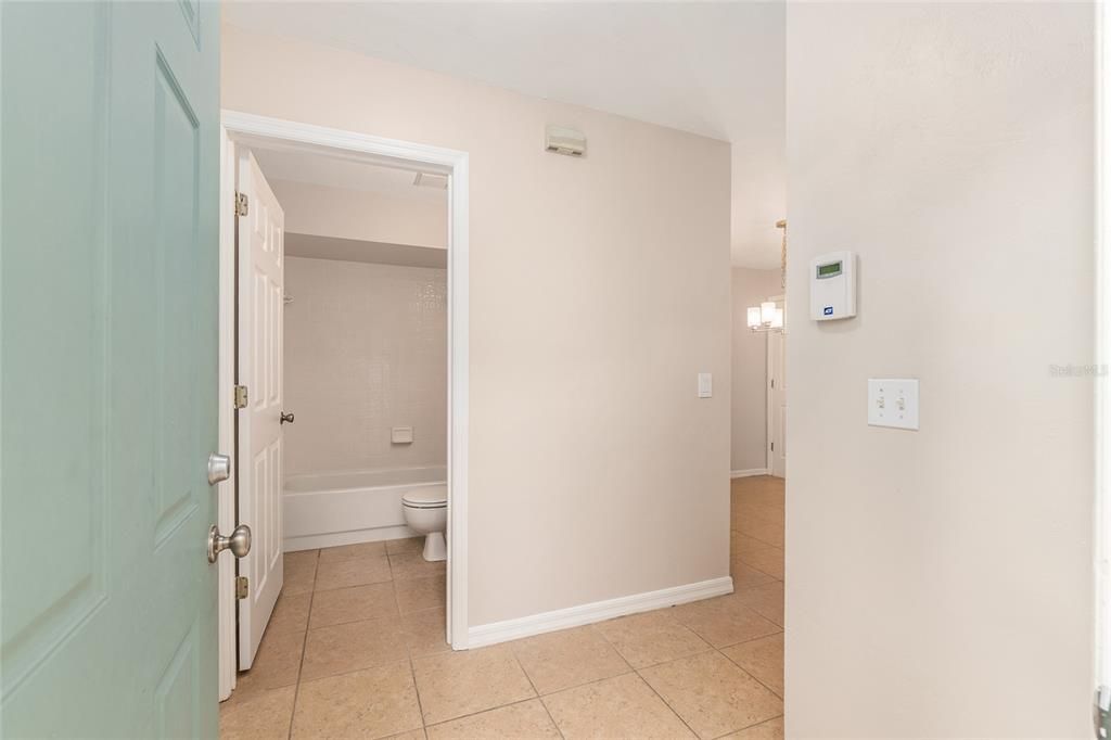 Под контрактом: $214,900 (2 спален, 2 ванн, 1203 Квадратных фут)