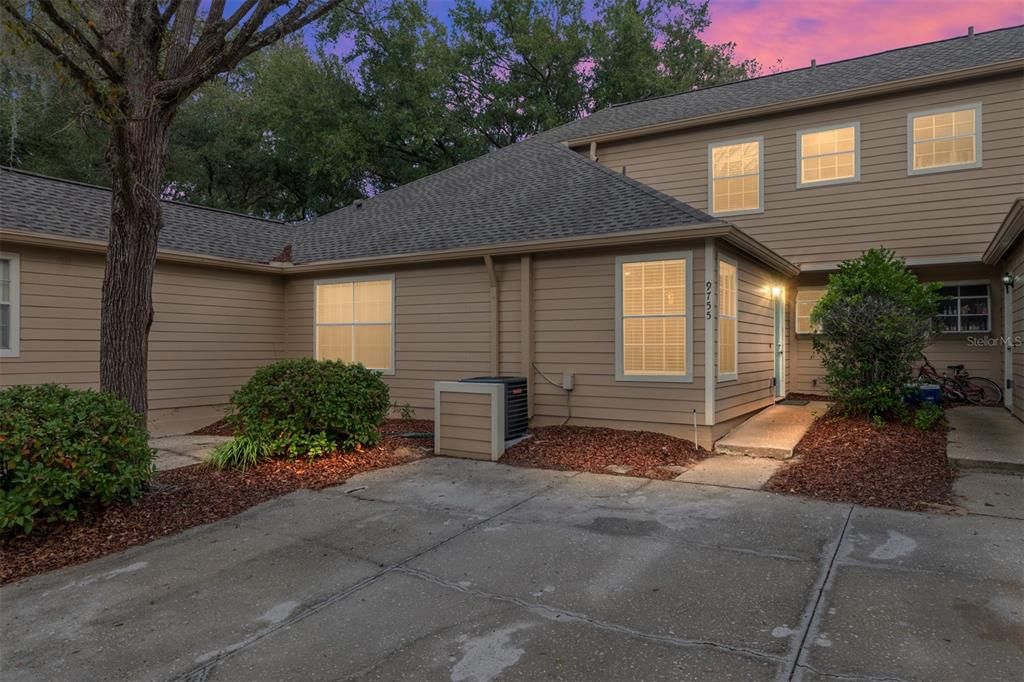 Под контрактом: $214,900 (2 спален, 2 ванн, 1203 Квадратных фут)