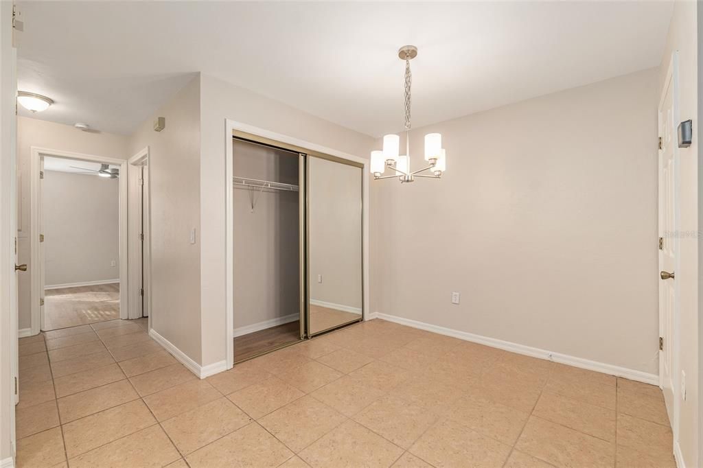 Под контрактом: $214,900 (2 спален, 2 ванн, 1203 Квадратных фут)