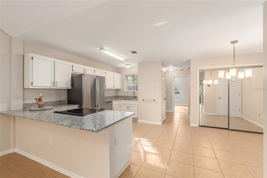 Под контрактом: $214,900 (2 спален, 2 ванн, 1203 Квадратных фут)