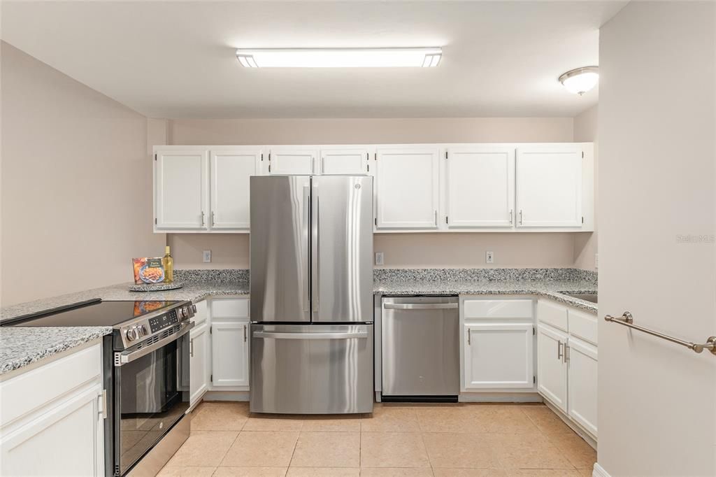 Под контрактом: $214,900 (2 спален, 2 ванн, 1203 Квадратных фут)