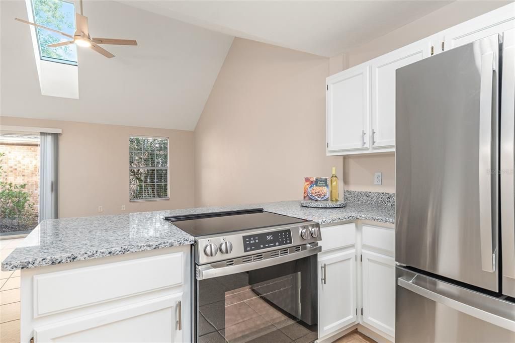 Под контрактом: $214,900 (2 спален, 2 ванн, 1203 Квадратных фут)