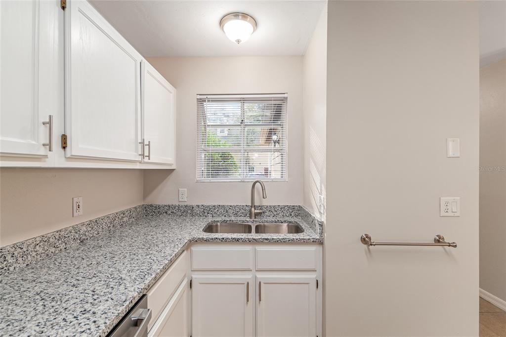 Под контрактом: $214,900 (2 спален, 2 ванн, 1203 Квадратных фут)