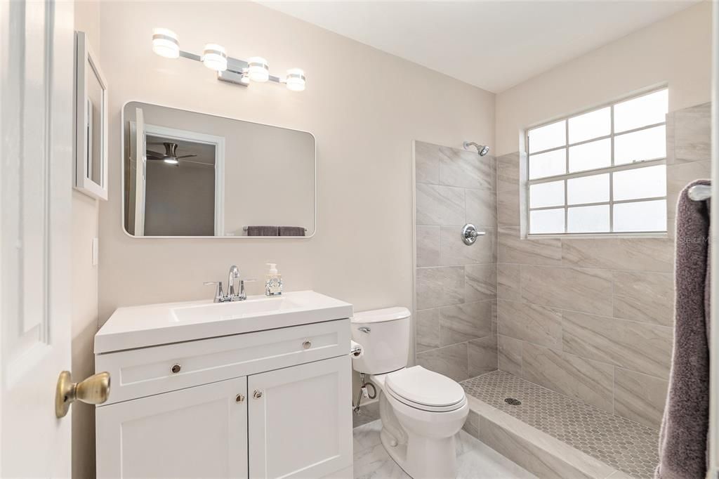 Под контрактом: $214,900 (2 спален, 2 ванн, 1203 Квадратных фут)