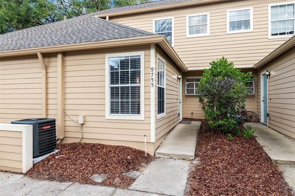 Под контрактом: $214,900 (2 спален, 2 ванн, 1203 Квадратных фут)